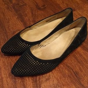 Vionic black cutout flats